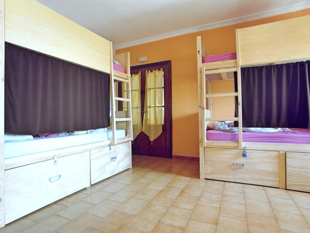 The Melting Pot Tarifa Hostel & Kiteschool Екстер'єр фото