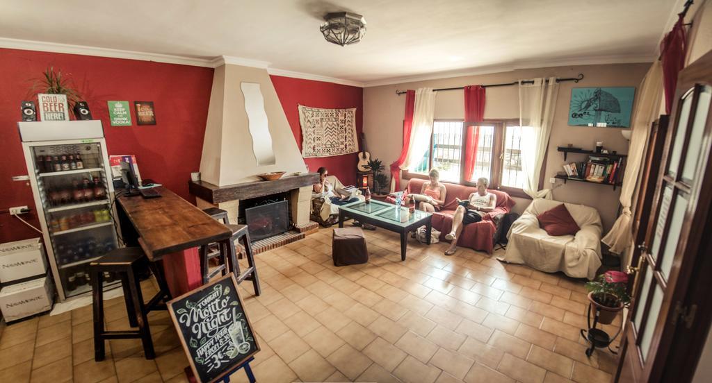 The Melting Pot Tarifa Hostel & Kiteschool Екстер'єр фото