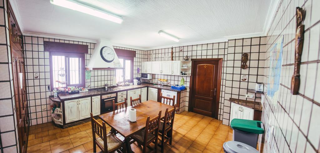 The Melting Pot Tarifa Hostel & Kiteschool Екстер'єр фото